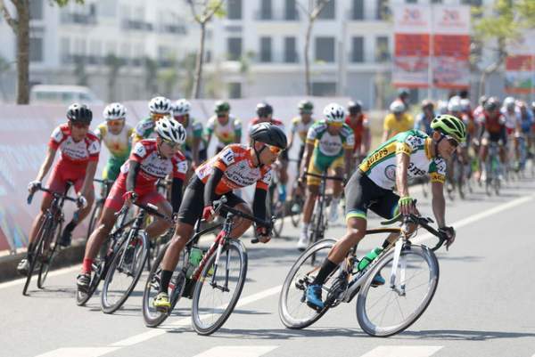 Nguyễn Thành Tâm chiếm áo vàng của Huỳnh Thanh Tùng tại giải xe đạp xuyên Việt 2018 2