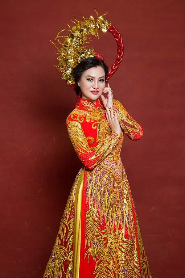 Nữ Hoàng Trần Huyền Nhung quyền quý với quốc phục của NTK Tuấn Hải. 6