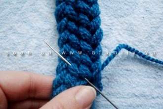 Hướng dẫn 4 bước đơn giản tự làm khăn len không cần đan 2