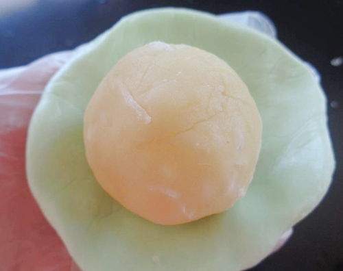 Cách nấu chè trôi nước lá dứa nhân đậu xanh cực ngon cho Tết Hàn thực 9