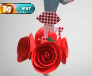 Cách làm hoa hồng giấy đẹp có hình'người ấy' tặng Valentine 13