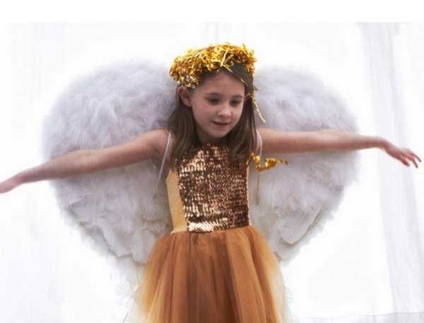 Cách làm cánh thiên thần bằng lông vũ cho bé diện Trung thu 8
