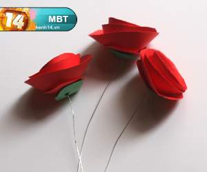 Cách làm hoa hồng giấy đẹp có hình'người ấy' tặng Valentine 8