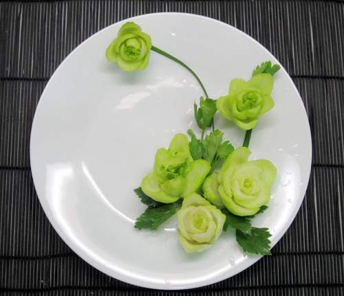 Mách bạn cách tỉa hoa từ cải thìa đẹp mắt trang trí món ăn Tết 6