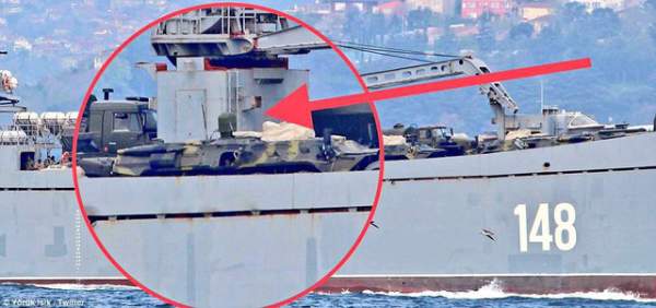 Tàu chiến Nga mang hàng loạt khí tài quân sự cập cảng Syria? 2