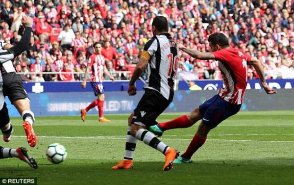Torres cán mốc 100 bàn ở La Liga trong ngày Atletico đại thắng 3