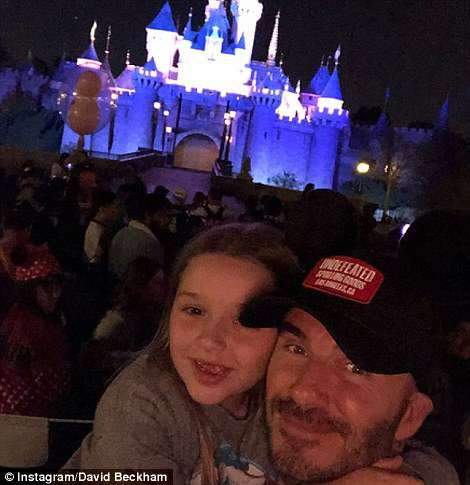 Gia đình Beckhams vui vẻ đi chơi ở Disneyland 8