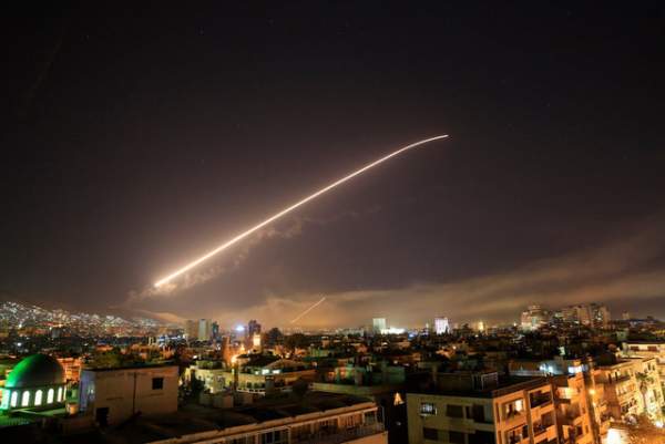 Hình ảnh tranh cãi về tuyên bố bắn hạ 71 tên lửa Mỹ của Syria