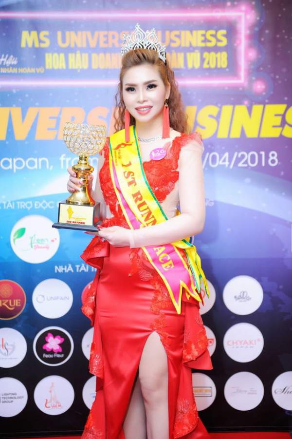 Vũ Thanh Thảo đăng quang Á hậu 1 tại Hoa hậu Doanh Nhân Hoàn Vũ 2018 2