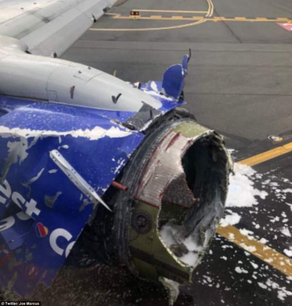 Máy bay nổ động cơ ở độ cao gần 10.000m, hành khách suýt bị hút ra ngoài