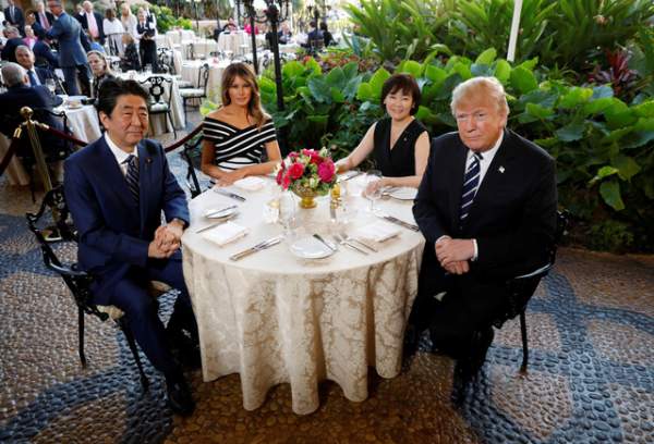 Tổng thống Trump đón thân mật Thủ tướng Nhật Bản tại "Cung điện Mùa Đông" 4