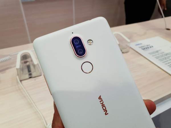 Smartphone tràn viền đầu tiên của Nokia về Việt Nam giá 8,9 triệu đồng 3