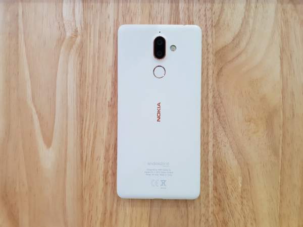 Trên tay Nokia 7 Plus - smartphone tràn viền đầu tiên của Nokia 13