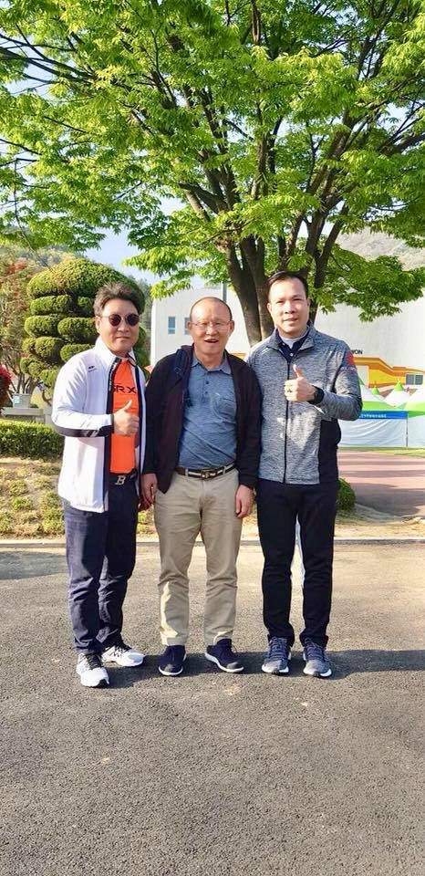 HLV Park Hang Seo bất ngờ gặp xạ thủ Hoàng Xuân Vinh ở Hàn Quốc 2