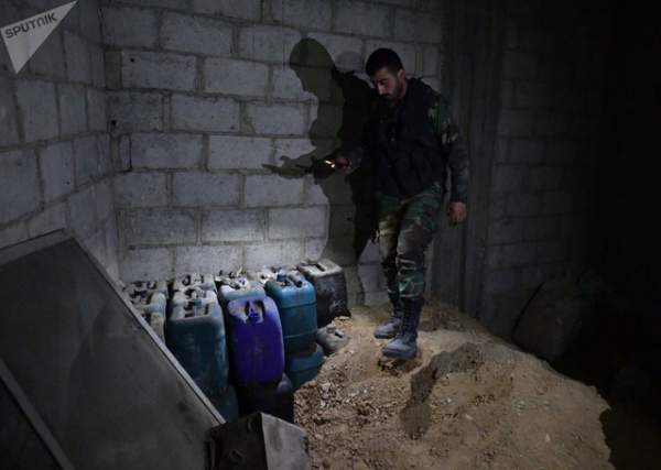 Bên trong kho vũ khí hóa học của phiến quân tại Syria 7