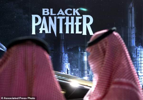 Có gì trong rạp chiếu phim điện ảnh đầu tiên ở Ả Rập Saudi? 2