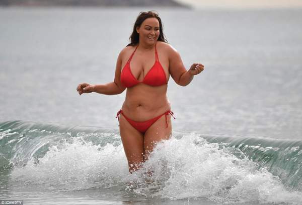 Ngôi sao người Anh tự tin diện bikini sau hành trình giảm cân vất vả 6