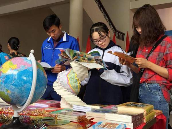 Học sinh Hà Tĩnh thích thú với ngày hội sách