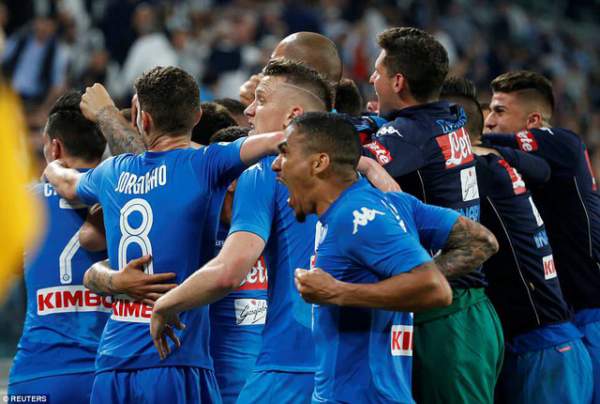 Juventus thua Napoli, cuộc đua vô địch Serie A căng như dây đàn 2