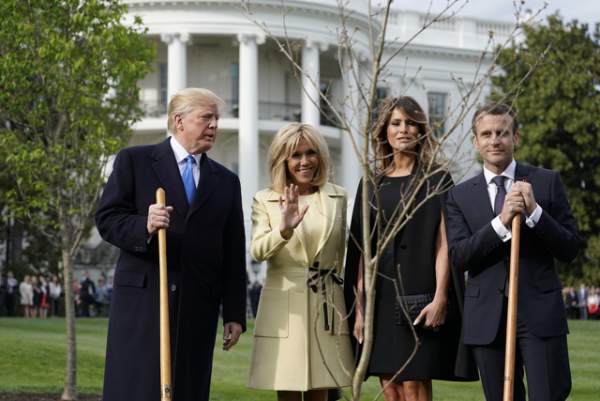 Ẩn ý món quà đặc biệt Tổng thống Pháp tặng ông Trump 2