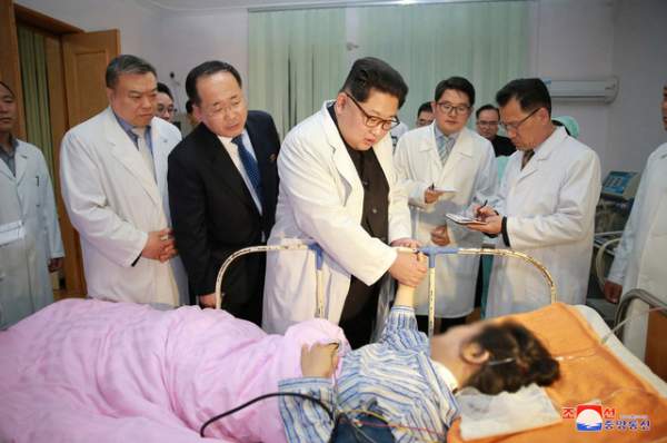 Ông Kim Jong-un tới Đại sứ quán Trung Quốc chia buồn vụ tai nạn thảm khốc 3