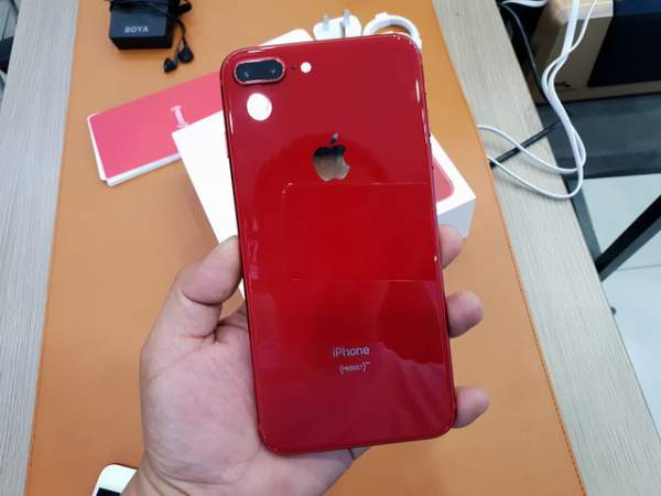iPhone 8 Plus màu đỏ chính hãng lên kệ, giá 23 triệu đồng 2