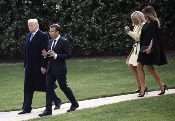 Mỹ bắn đại bác đón Tổng thống Pháp theo nghi thức cao nhất 5