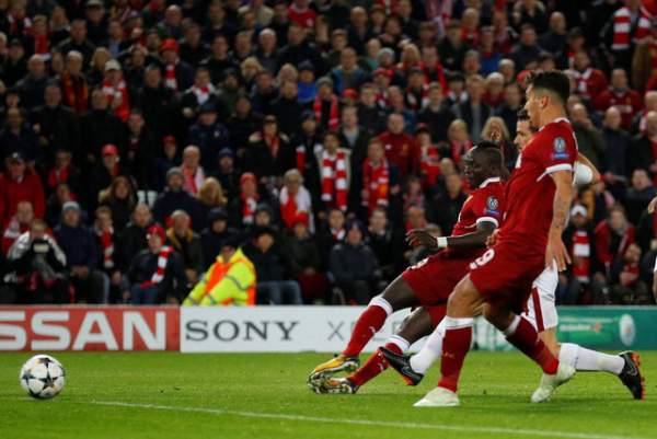 Những khoảnh khắc ấn tượng trong chiến thắng của Liverpool trước AS Roma 15