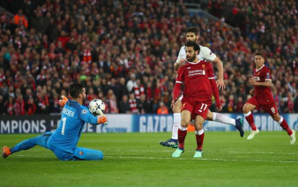 Những khoảnh khắc ấn tượng trong chiến thắng của Liverpool trước AS Roma 13