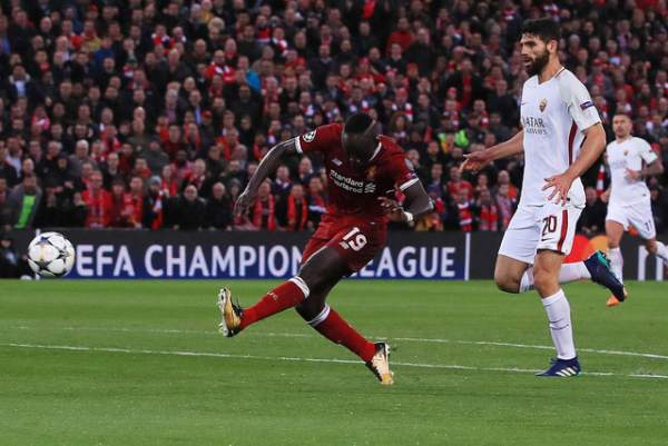 Những khoảnh khắc ấn tượng trong chiến thắng của Liverpool trước AS Roma 9