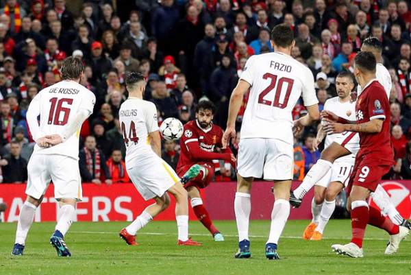 Những khoảnh khắc ấn tượng trong chiến thắng của Liverpool trước AS Roma 10