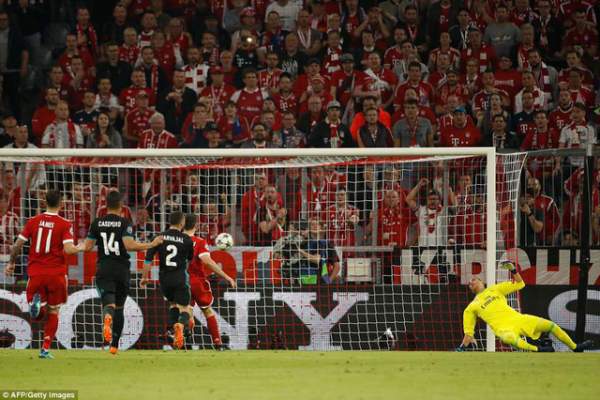 Những khoảnh khắc Real Madrid hạ gục Bayern Munich tại Đức 18