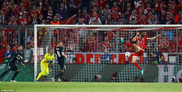 Những khoảnh khắc Real Madrid hạ gục Bayern Munich tại Đức 22