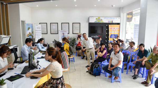 Hà Nội: Người dân mệt mỏi đi bổ sung thông tin cá nhân cho thuê bao 3