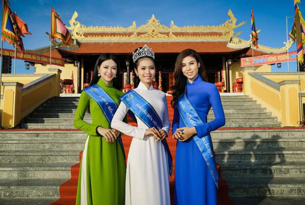 Top 3 Hoa hậu Biển Việt Nam giản dị với áo dài dâng hương Giỗ Tổ Hùng Vương