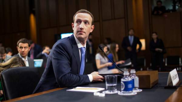 Bất chấp scandal, Facebook vẫn tăng trưởng chóng mặt