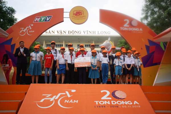 Nguyễn Thành Tâm tiến gần đến áo vàng chung cuộc giải xe đạp xuyên Việt 2018 2