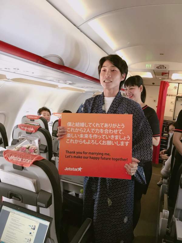 Lời tỏ tình ngọt ngào của cặp đôi Nhật Bản trên chuyến bay giá rẻ Việt Nam 2