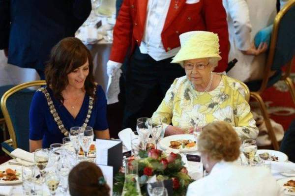 Bí quyết ăn uống để thọ tới 92 tuổi như Nữ hoàng Anh 2
