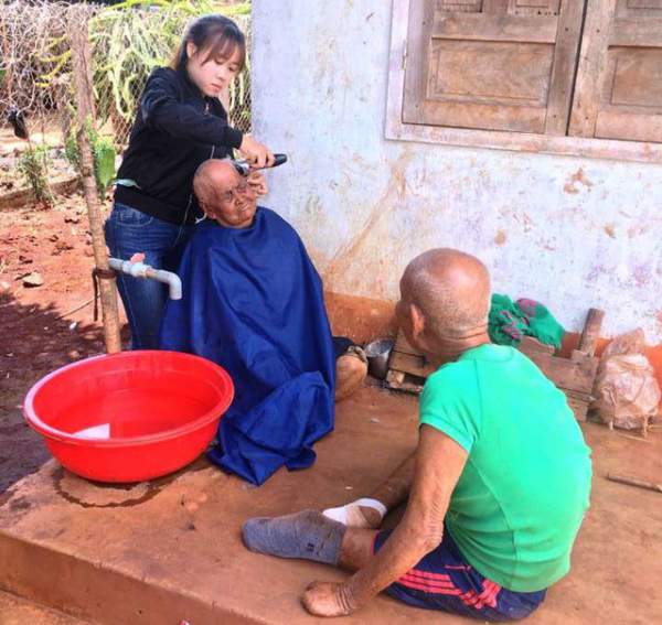 Nhóm bạn trẻ cao nguyên cắt tóc miễn phí cho học sinh nghèo, người khuyết tật 3