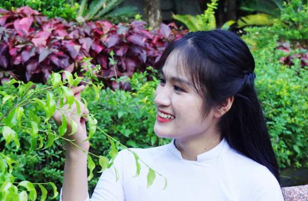 Tinh khôi vẻ đẹp nữ sinh trường Quốc học Vinh ngày chia tay 5