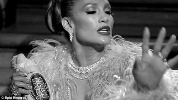 Jennifer Lopez đeo nữ trang 4,5 triệu USD trong MV mới