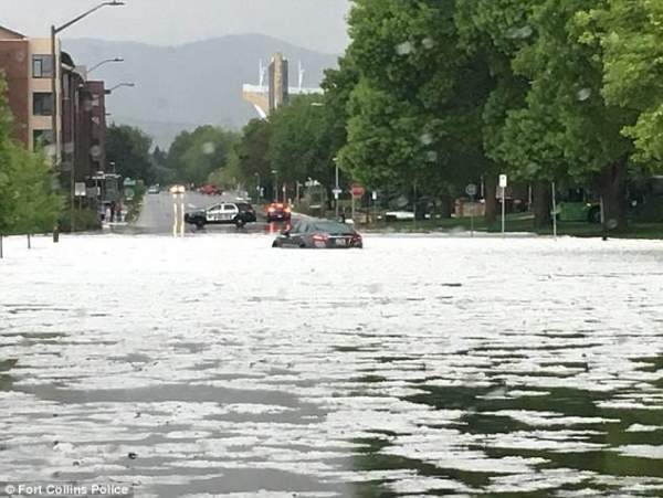 Đường phố Mỹ thành "sông" sau mưa lớn 2