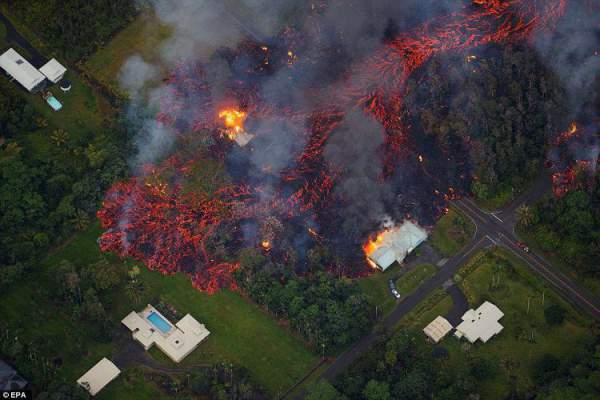 Núi lửa phun trào ở Hawaii, dung nham có thể được nhìn thấy từ ngoài vũ trụ 2