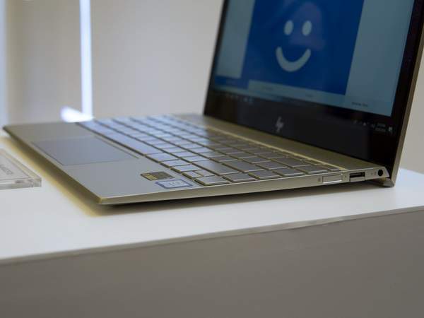 Cận cảnh laptop HP Envy 13 2018 siêu mỏng nhẹ giá từ 20,99 triệu đồng 8