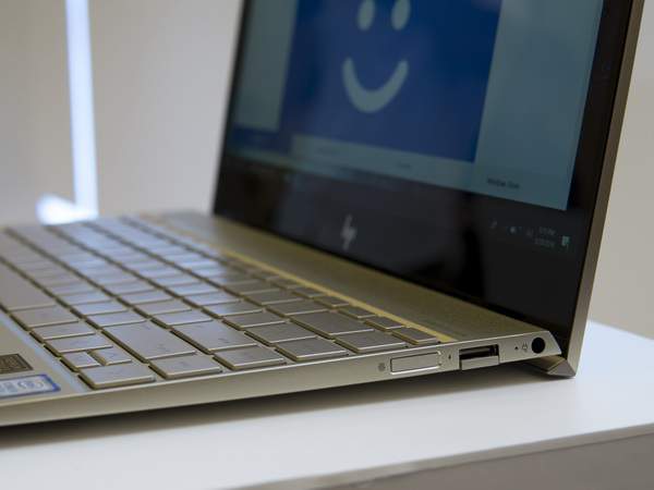 Cận cảnh laptop HP Envy 13 2018 siêu mỏng nhẹ giá từ 20,99 triệu đồng 7