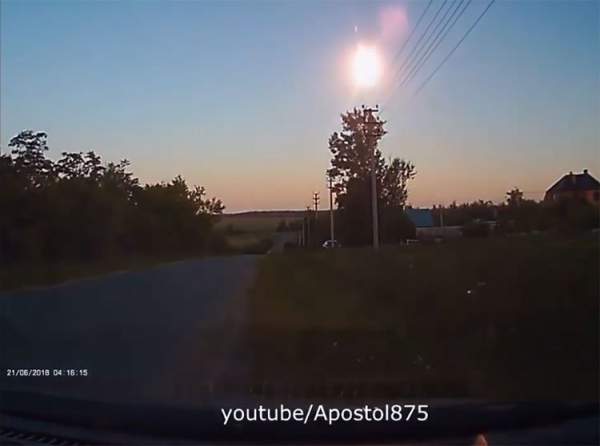Tiểu hành tinh nổ tung trên bầu trời Nga