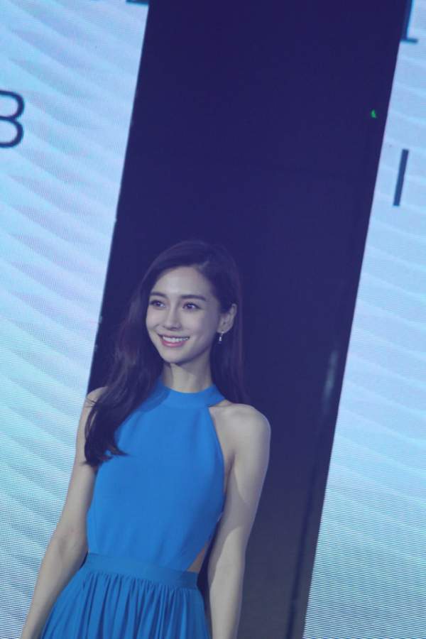 Chung Hân Đồng trở lại đóng phim, Angelababy khoe lưng trần gợi cảm 9
