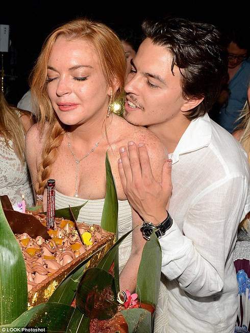 Lindsay Lohan muốn nhận con nuôi và không thích lập gia đình 4