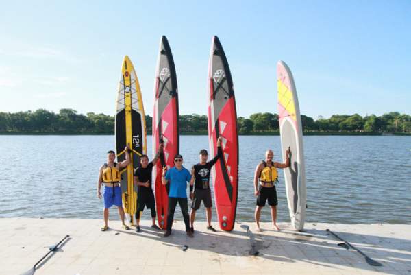 Giới trẻ Huế hào hứng với trò chơi “lướt ván đứng” trên sông Hương 5